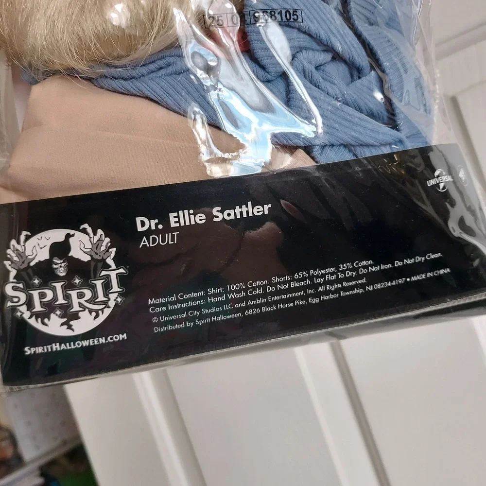 Spirit Halloween Jurassic Park Dr Ellie Sattler Costume Adult Small Wig Tank 4-6 - Picture 6 of 6